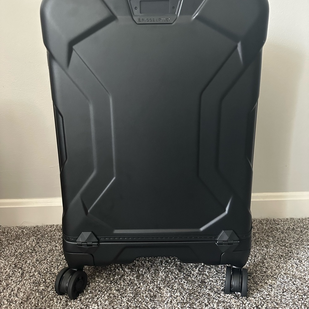 Briggs and Riley Carryon
